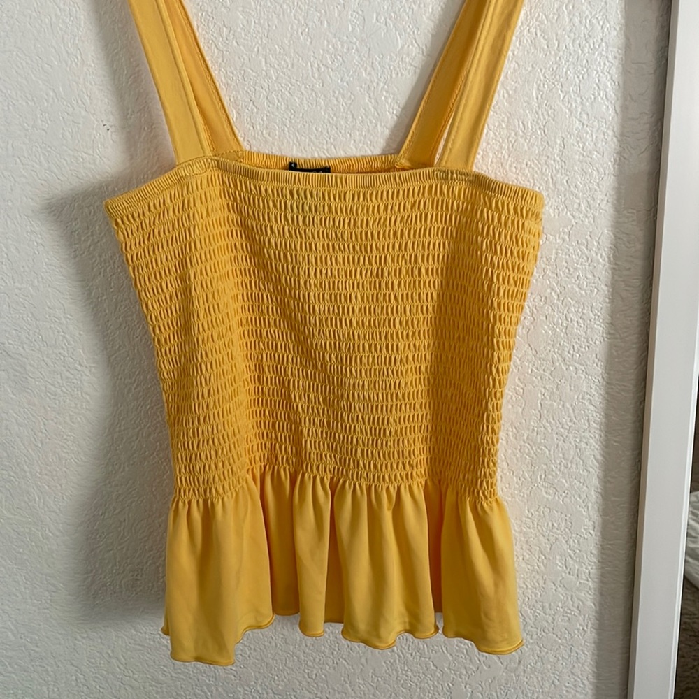 beautiful flattering yellow top